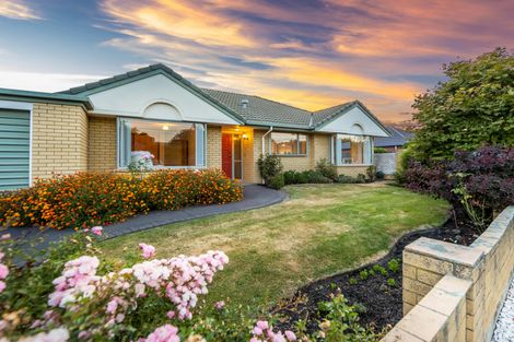 Photo of property in 15 Showgate Avenue, Sockburn, Christchurch, 8042