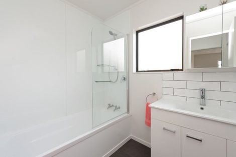 Photo of property in 35b Lyn Grove, Papamoa Beach, Papamoa, 3118