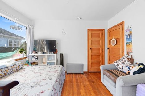 Photo of property in 11 Christian Street, Bryndwr, Christchurch, 8053