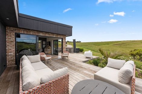 Photo of property in Tapuae, 26 Washer Road, Omata, New Plymouth, 4374