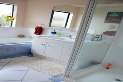 Photo of property in 9 Campile Close, East Tamaki, Auckland, 2016
