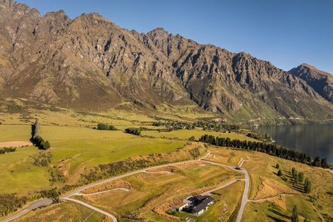 Photo of property in 6 Nathanael Place, Drift Bay, Queenstown, 9371