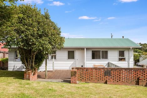 Photo of property in 40 Omapere Street, Whitby, Porirua, 5024