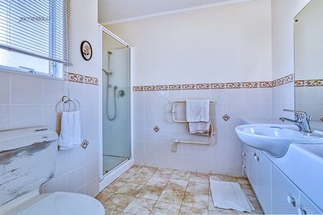 Photo of property in 2/17 Cambric Place, Botany Downs, Auckland, 2010