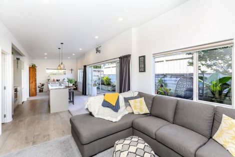Photo of property in 1/1 Paritutu Road, Spotswood, New Plymouth, 4310