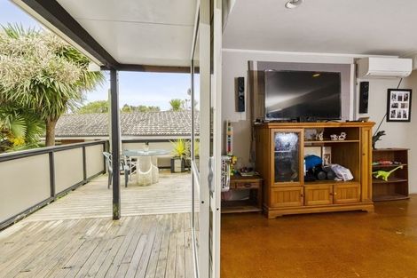 Photo of property in 2/66 Birkdale Road, Birkdale, Auckland, 0626