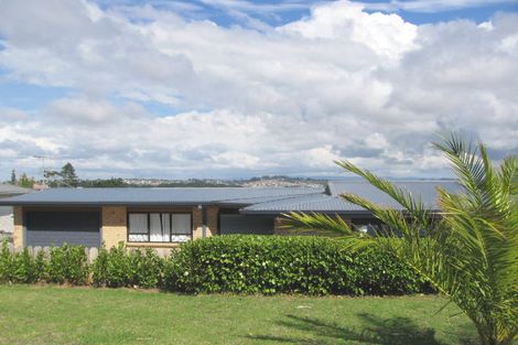 Photo of property in 622 East Coast Road, Pinehill, Auckland, 0630