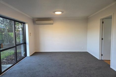 Photo of property in 2/3 Pinehurst Crescent, Russley, Christchurch, 8042