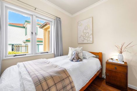 Photo of property in 33 Old Lake Road, Narrow Neck, Auckland, 0624