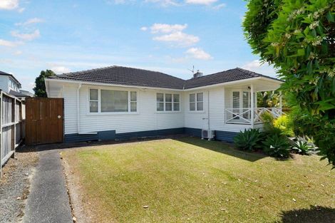 Photo of property in 16 Coniston Avenue, Te Atatu South, Auckland, 0610