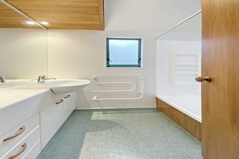 Photo of property in 7 Oak Grove, Mount Cook, Wellington, 6011