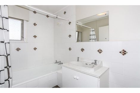 Photo of property in 2/4 Liverpool Street, Papakura, 2110