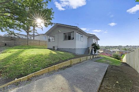 Photo of property in 11 Doone Place, Massey, Auckland, 0614