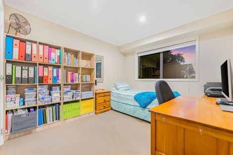Photo of property in 18 Corsica Way, Karaka, Papakura, 2113