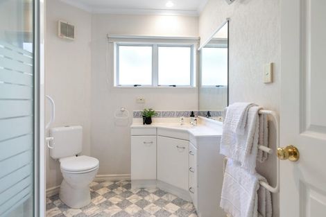 Photo of property in 15 Dungarvon Place, Clendon Park, Auckland, 2103