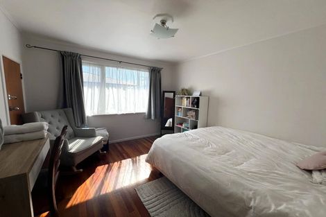 Photo of property in 22 Kenmore Street, Newlands, Wellington, 6037