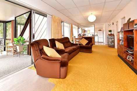 Photo of property in 20 Walton Street, Red Beach, 0932