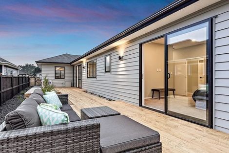 Photo of property in 10 Vinistra Road, Kumeu, 0810