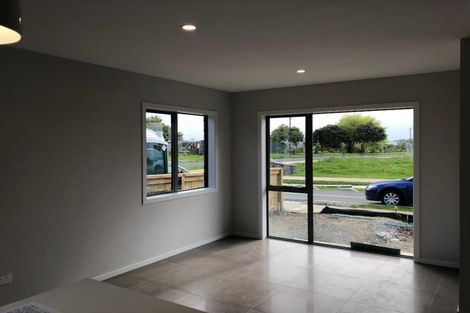 Photo of property in 3 Makete Crescent, Hobsonville, Auckland, 0618