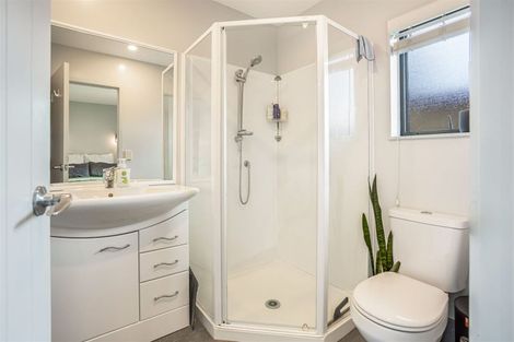 Photo of property in 68 South Kensington Way, Henderson, Auckland, 0612