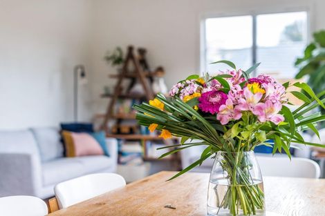 Photo of property in 11 Lyndfield Lane, Newlands, Wellington, 6037