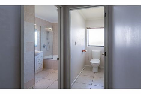 Photo of property in 4 Cloghan Close, Massey, Auckland, 0614