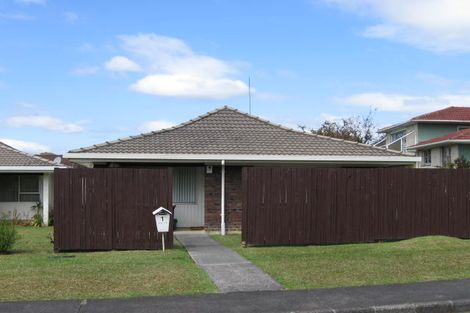 Photo of property in 2/1 Longbill Place, Glendene, Auckland, 0602