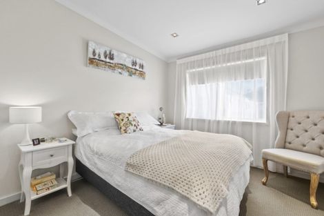 Photo of property in 7 Kensington Drive, Orewa, 0931