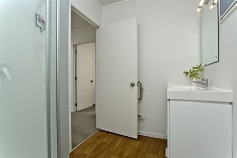 Photo of property in 2/52 Sunnynook Road, Sunnynook, Auckland, 0620