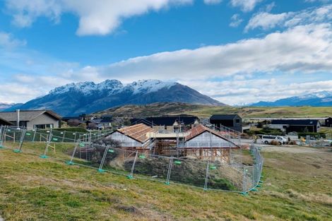 Photo of property in 16 Kinross Lane, Jacks Point, Queenstown, 9371