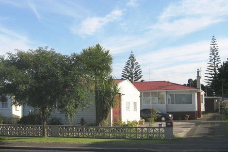 Photo of property in 126 Chivalry Road, Glenfield, Auckland, 0629