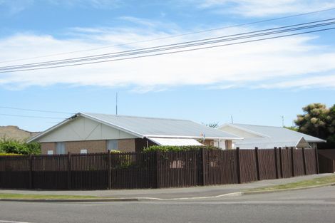 Photo of property in 414 Mairehau Road, Parklands, Christchurch, 8083