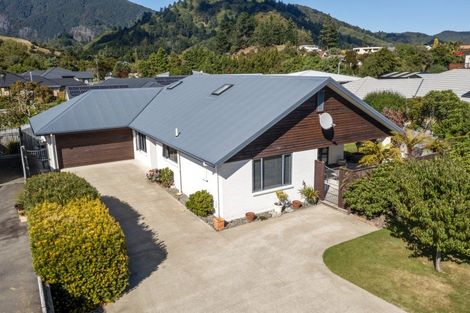 Photo of property in 5 Whitby Close, Waikawa, Picton, 7220