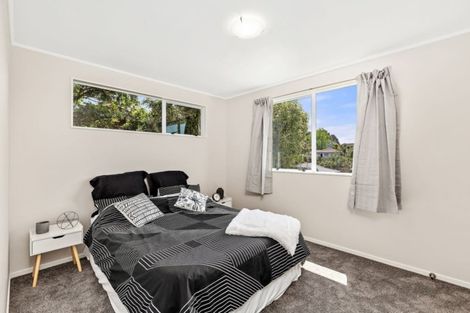 Photo of property in 24 Halloran Place, Massey, Auckland, 0614
