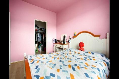 Photo of property in 30/3 Hulme Place, Henderson, Auckland, 0612