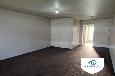 Photo of property in 2/41 Challen Close, Conifer Grove, Takanini, 2112