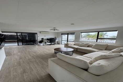 Photo of property in 36 Albatross Road, Red Beach, 0932