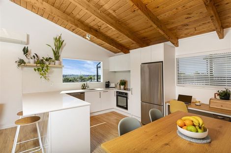 Photo of property in 1/10 Sevilla Place, Unsworth Heights, Auckland, 0632