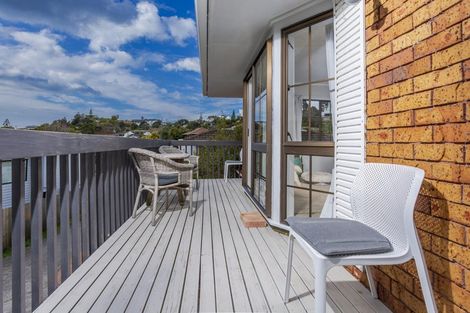 Photo of property in 2/5 Serrata Place, Browns Bay, Auckland, 0630