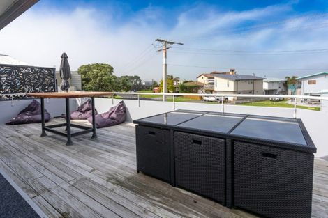 Photo of property in 320 Ocean Road, Whangamata, 3620