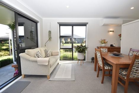 Photo of property in 2 Hereford Drive, Carterton, 5713
