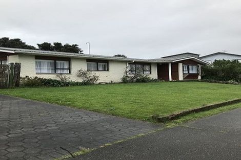 Photo of property in 75 Queens Road, Waikanae Beach, Waikanae, 5036