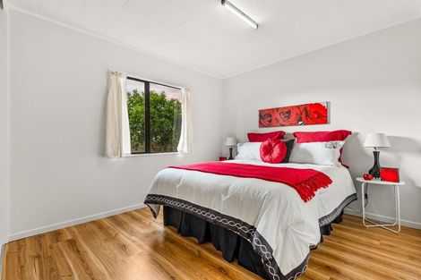 Photo of property in 12 Cameron Place, Ranui, Auckland, 0612