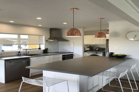 Photo of property in 1/54 Ayton Drive, Totara Vale, Auckland, 0629