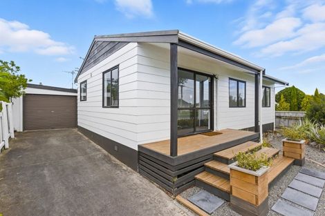 Photo of property in 42 Quinn Road, Levin, 5510