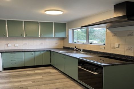 Photo of property in 33 Woolwich Close, Whitby, Porirua, 5024