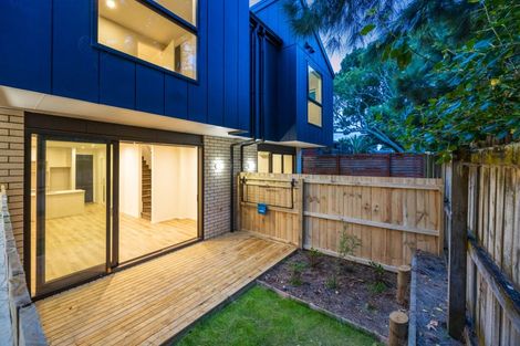 Photo of property in 38a Cascades Road, Pakuranga Heights, Auckland, 2010