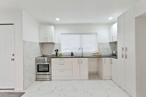 Photo of property in 32 Marinich Drive South, Ranui, Auckland, 0612
