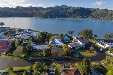 Photo of property in 21 Robinson Road, Whitianga, 3510