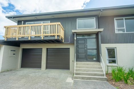 Photo of property in 2/218 East Coast Road, Forrest Hill, Auckland, 0620